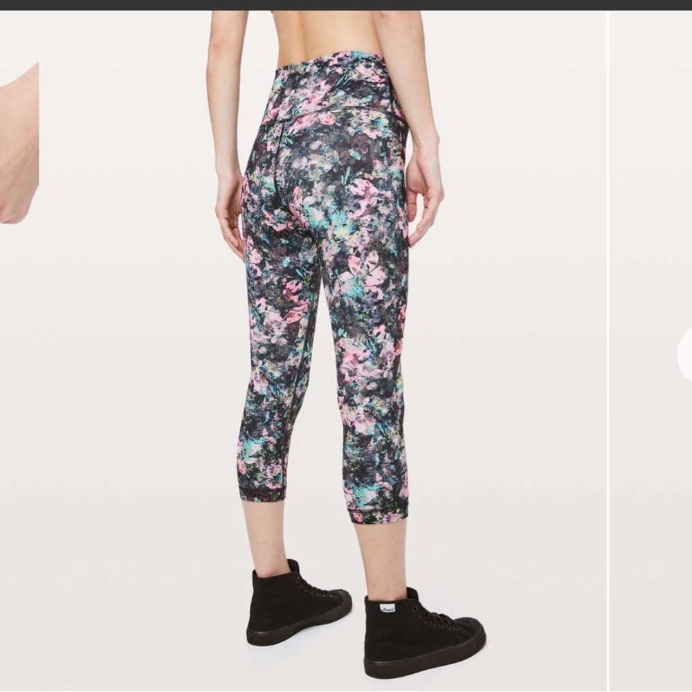 NWOT WUNDER UNDER DAPPLE DAZE MULTI LULULEMON CROP YOGA LEGGINGS
